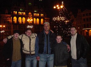 Daniel, Maik, Alex, Torsten und Alex (Zange) vor dem Rathaus Liberec